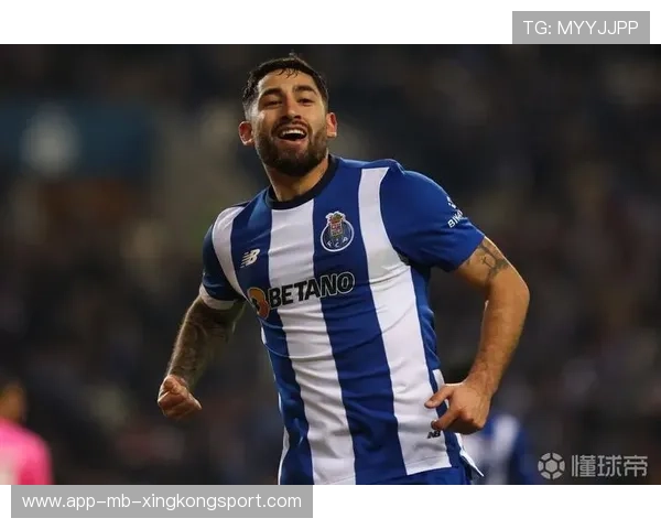 波尔图中场核心送出关键直塞，前锋单刀斩获进球