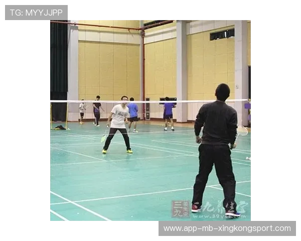 羽毛球单打体能恢复与心理耐力决定胜负走向